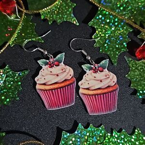 Fashion 🎁 Earrings Holiday Cupcake NWT